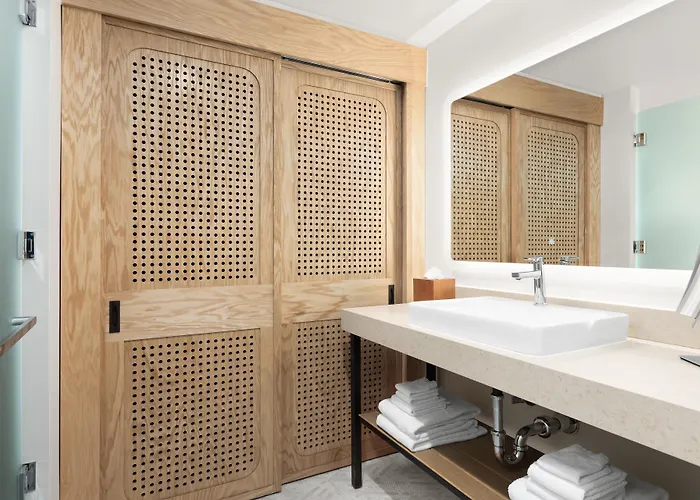 Resort The Hiatus Clearwater Beach, Curio Collection By Hilton